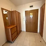 Prime Location One Bed With Hydro Bath In Royal Plaza Apartament *