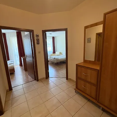 Prime Location One Bed With Hydro Bath In Royal Plaza Apartment *