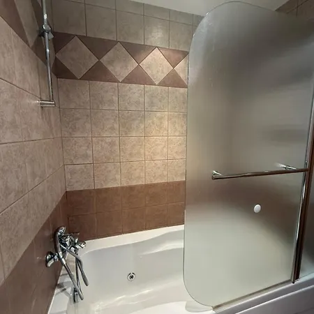 Prime Location One Bed With Hydro Bath In Royal Plaza Borowez